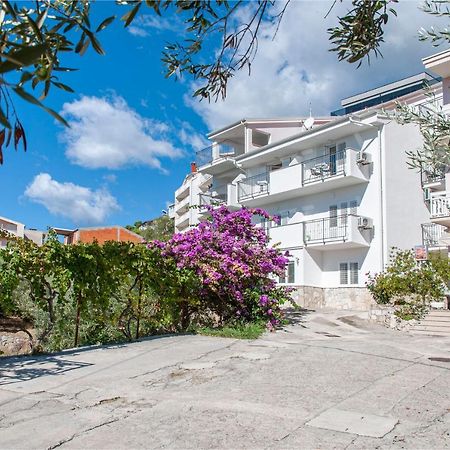 Apartments And Rooms Nikola โอมิช ภายนอก รูปภาพ