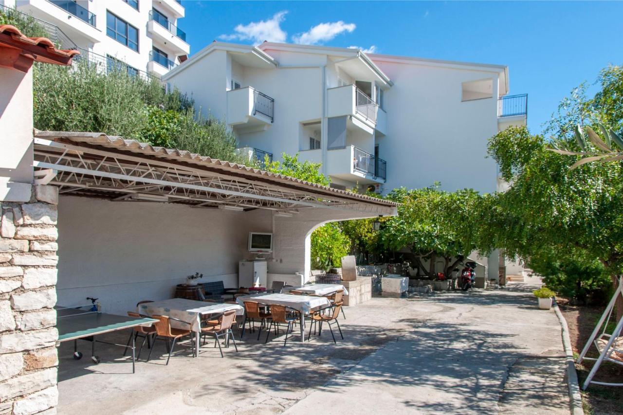 Apartments And Rooms Nikola โอมิช ภายนอก รูปภาพ