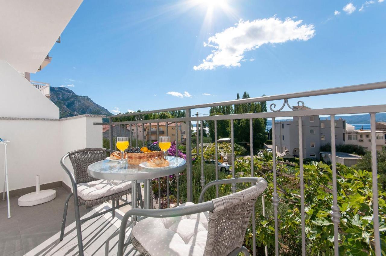 Apartments And Rooms Nikola โอมิช ภายนอก รูปภาพ