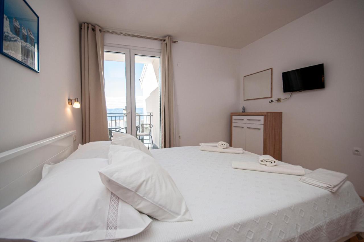 Apartments And Rooms Nikola โอมิช ภายนอก รูปภาพ
