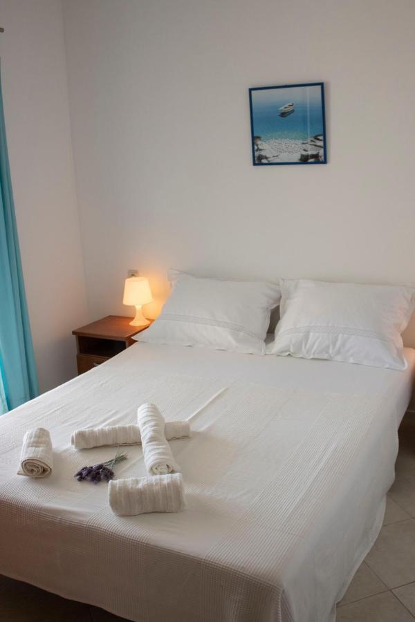 Apartments And Rooms Nikola โอมิช ภายนอก รูปภาพ