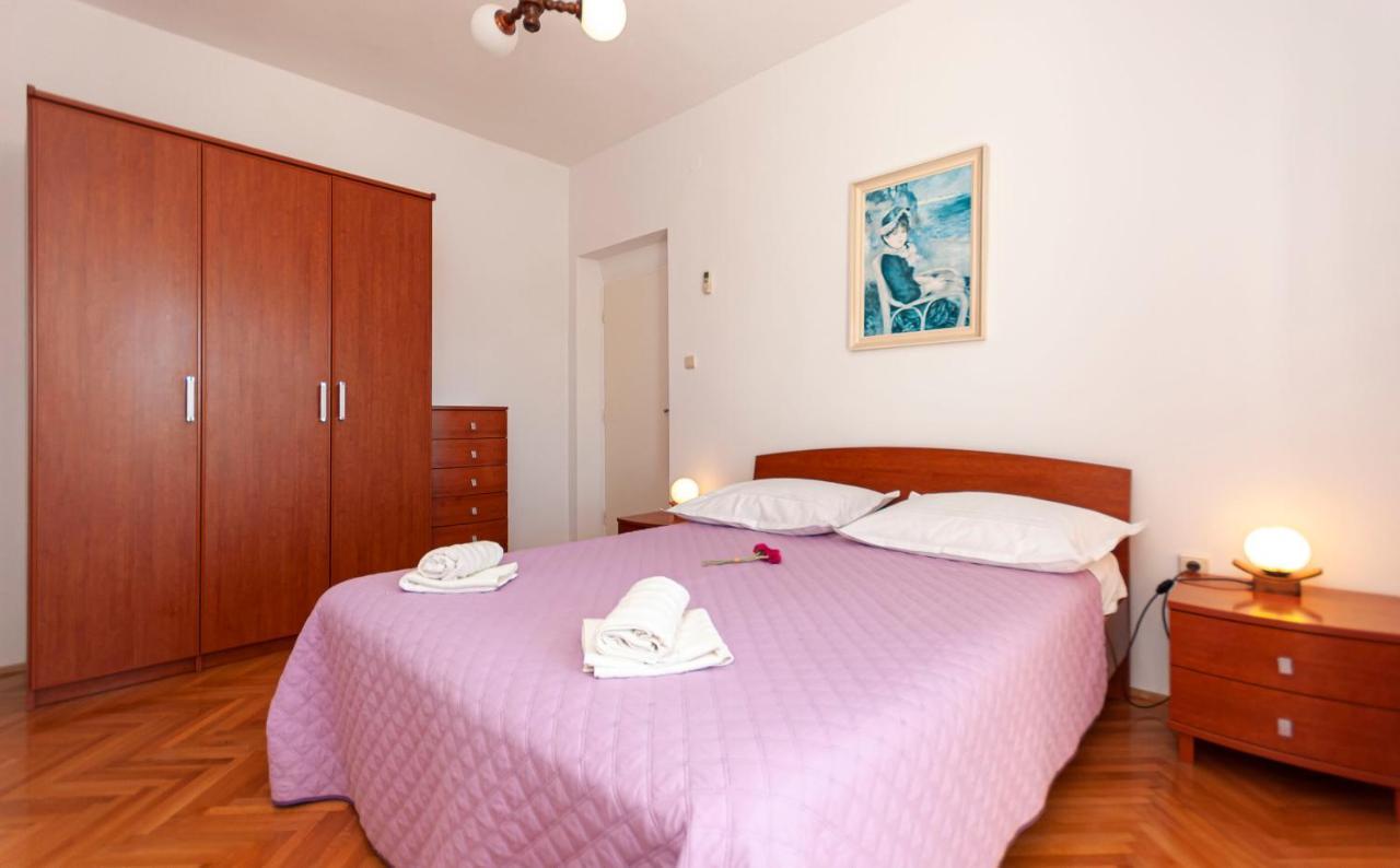 Apartments And Rooms Nikola โอมิช ภายนอก รูปภาพ