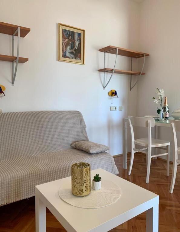 Apartments And Rooms Nikola โอมิช ภายนอก รูปภาพ