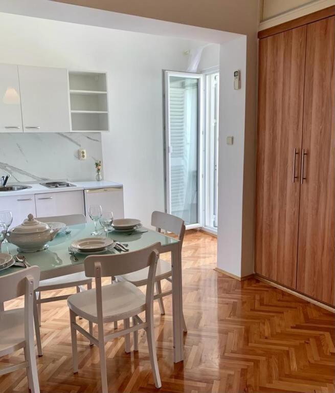 Apartments And Rooms Nikola โอมิช ภายนอก รูปภาพ