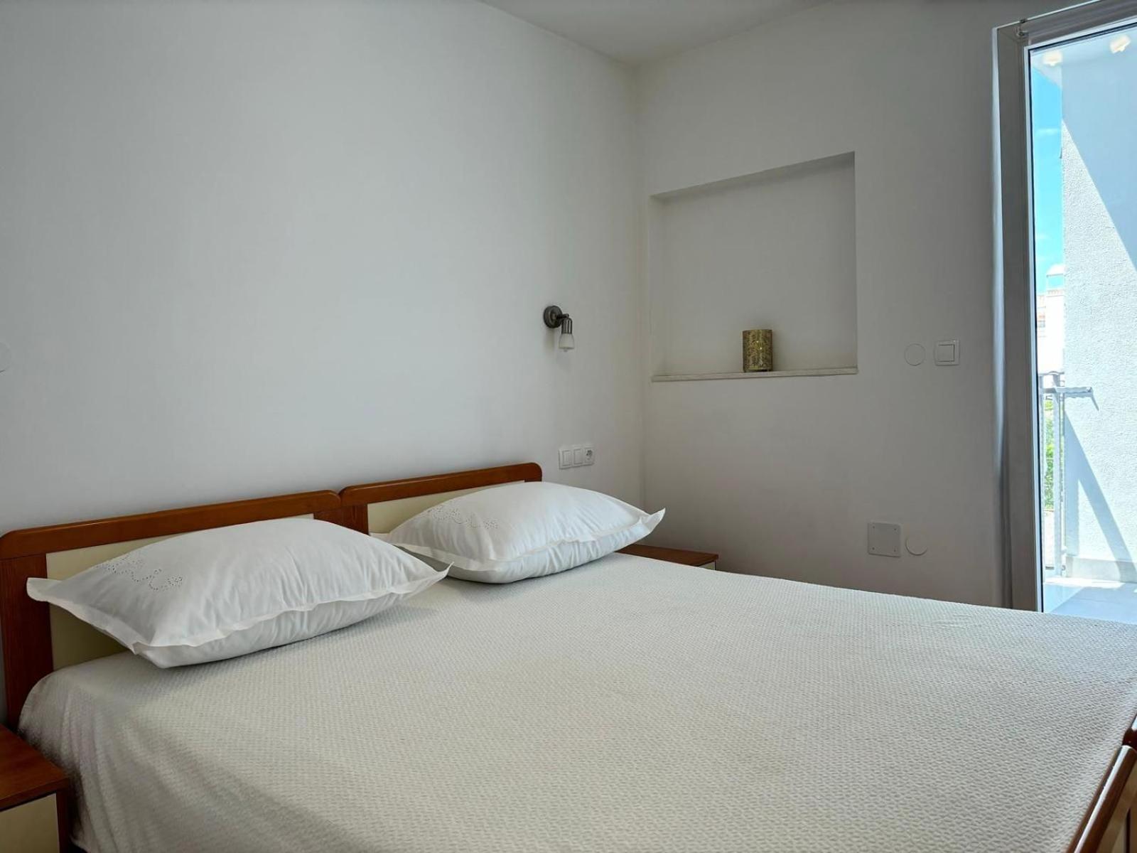 Apartments And Rooms Nikola โอมิช ภายนอก รูปภาพ