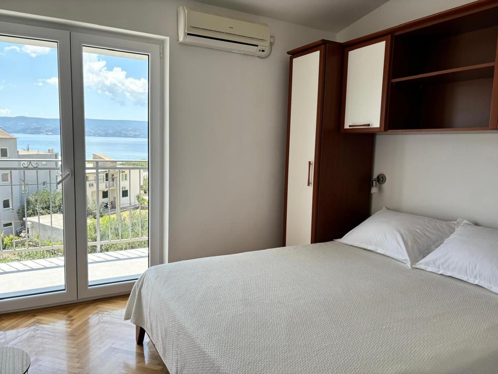 Apartments And Rooms Nikola โอมิช ภายนอก รูปภาพ