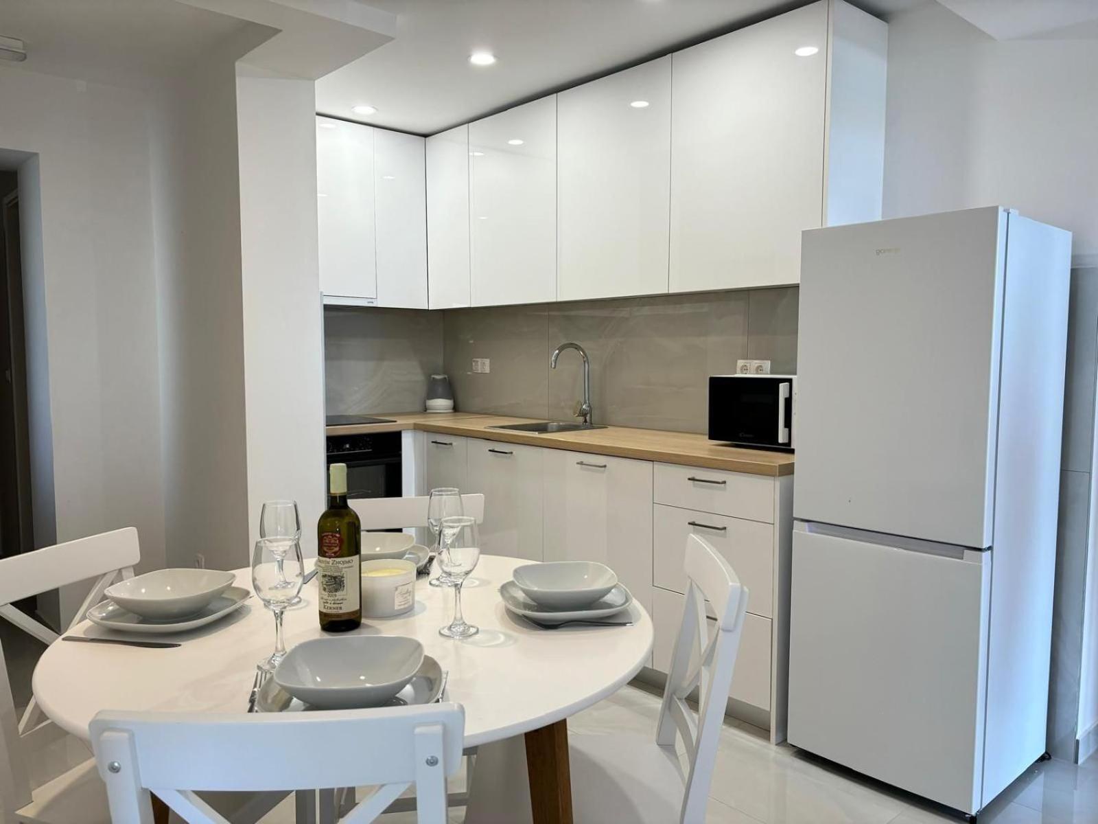 Apartments And Rooms Nikola โอมิช ภายนอก รูปภาพ