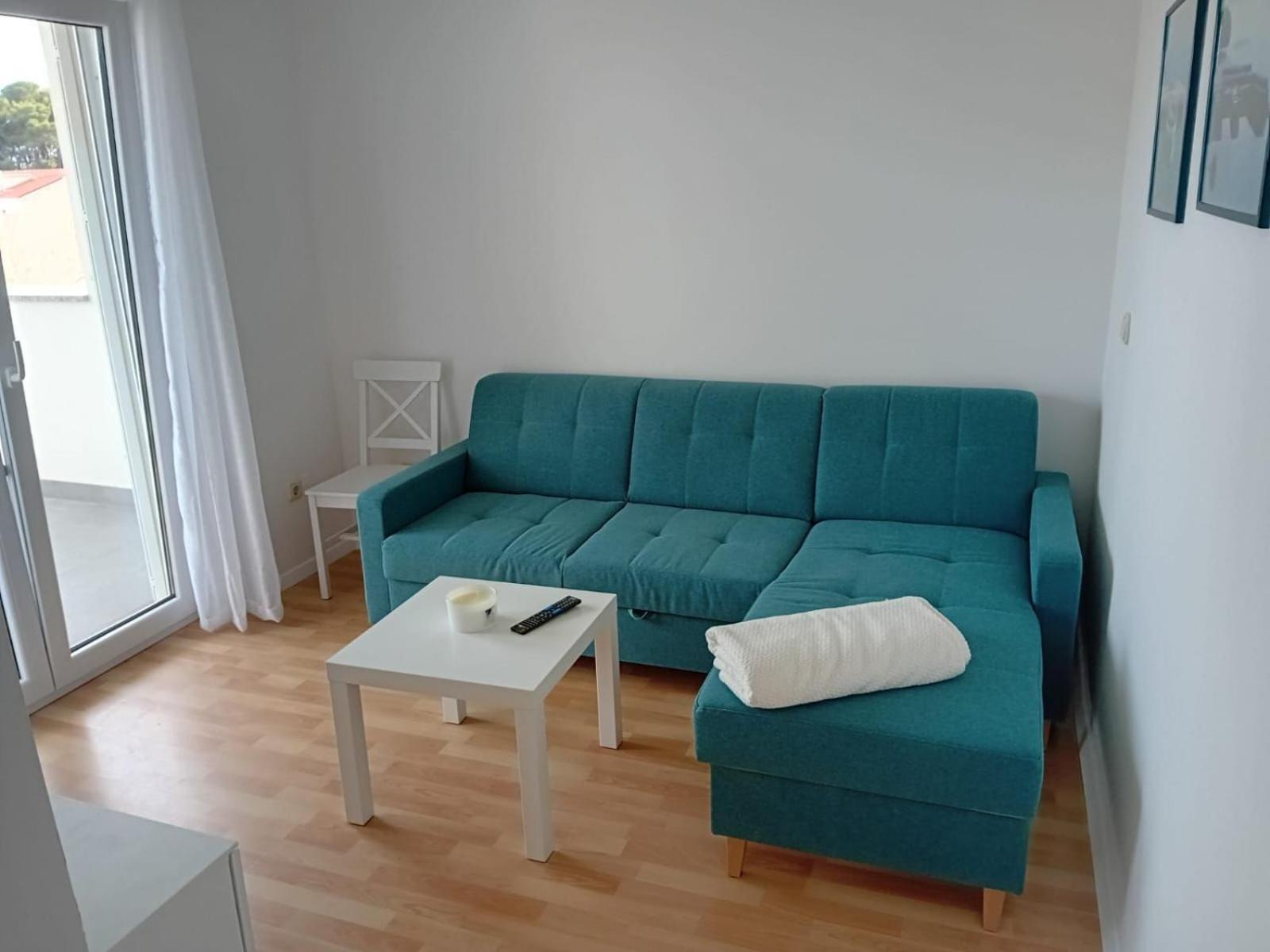 Apartments And Rooms Nikola โอมิช ภายนอก รูปภาพ
